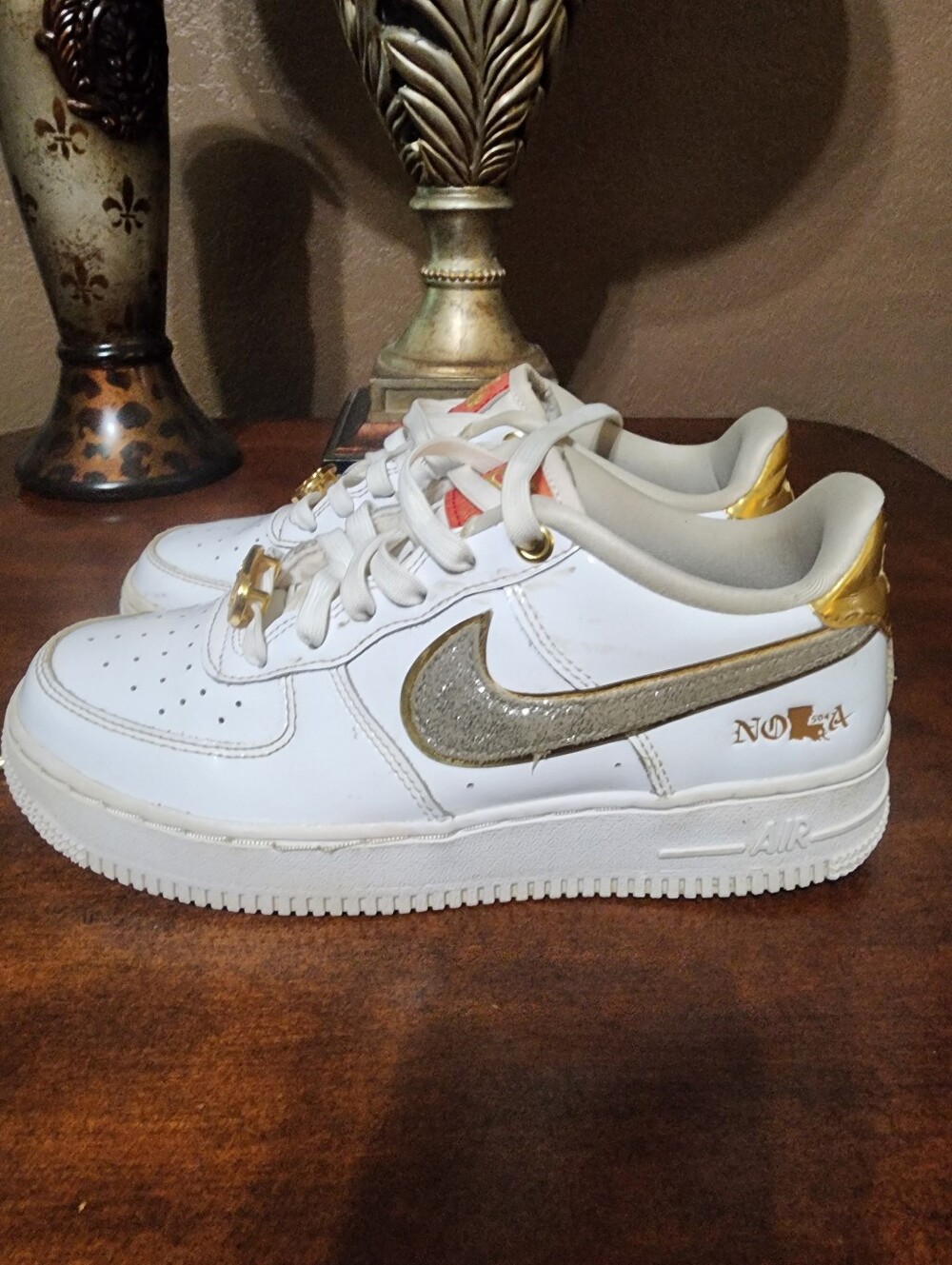 Nike Kids Air Force 1 White and Gold Low-Top Sneakers with Glitter Swoosh